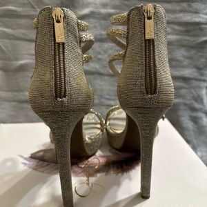 Jessica Simpson pumps